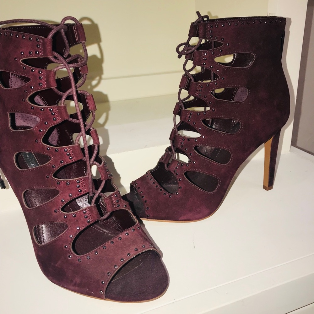 Caged lace heel.